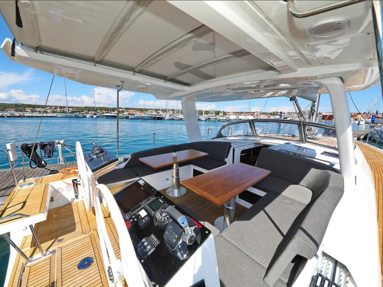 Wynajem Żaglowiec Hanse z patentem 