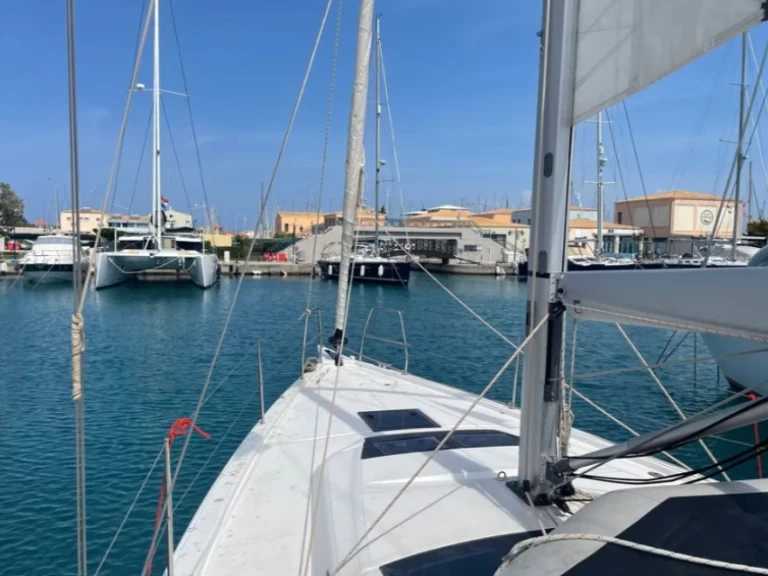 Dufour Dufour 390 między profesjonalistami a osobami prywatnymi w Lefkáda