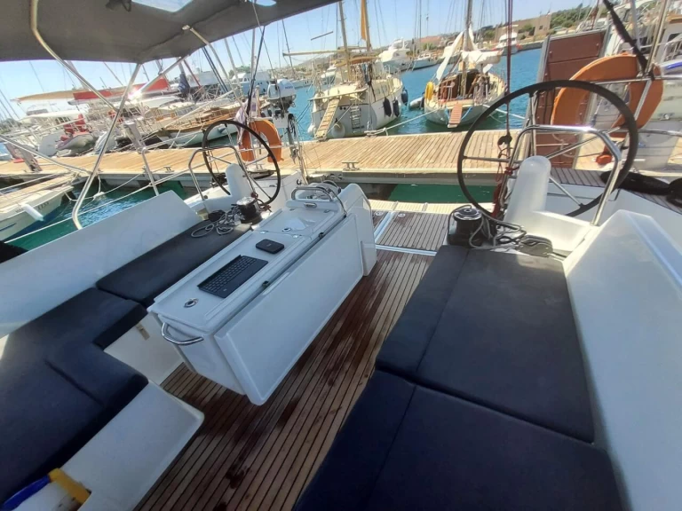 Jeanneau Sun Odyssey 440 między profesjonalistami a osobami prywatnymi w Rhodes (City)