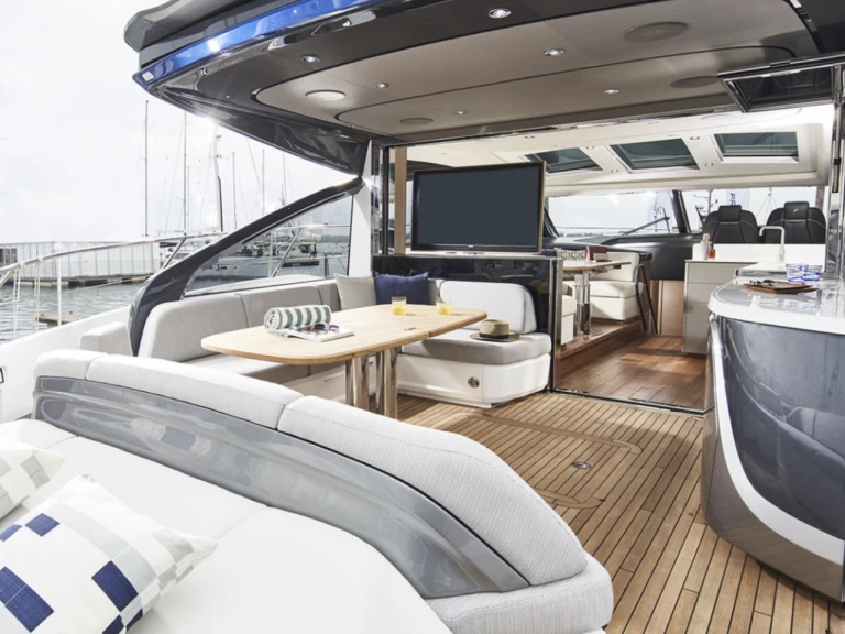Wynajmij Princess Princess V55 w Port de Saint Tropez