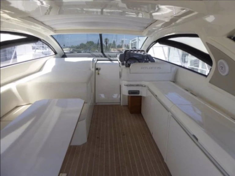 Wynajem Motorówka Azimut z patentem 