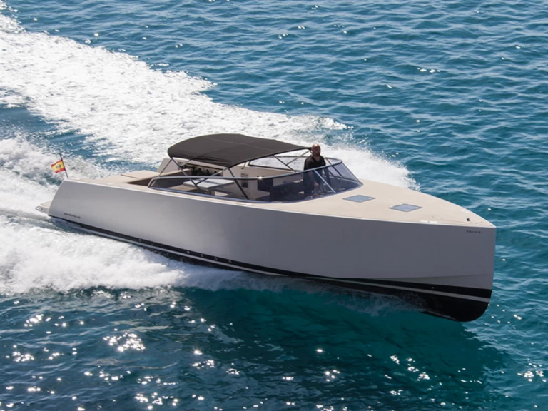 VanDutch VanDutch 40 między profesjonalistami a osobami prywatnymi w Port de Saint Tropez