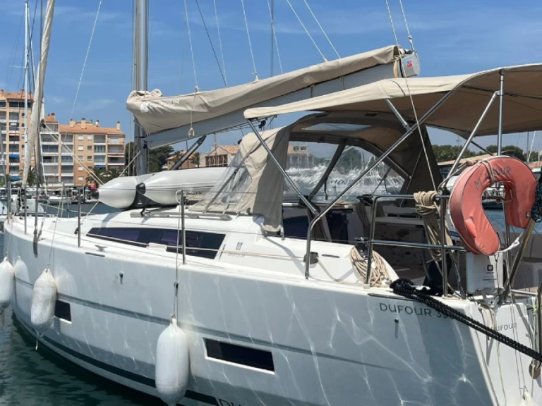 Wynajmij 3 DUFOUR 390 w Hyeres