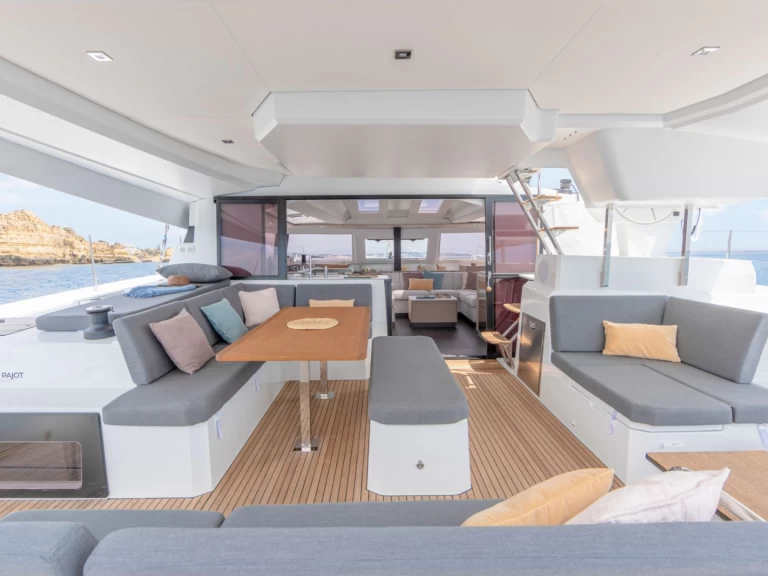 Wynajmij Fountaine Pajot Elba 45 w Ajaccio