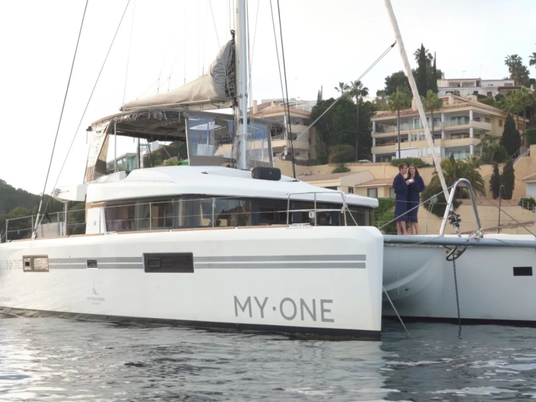 Wynajem Katamaran Lagoon z patentem 