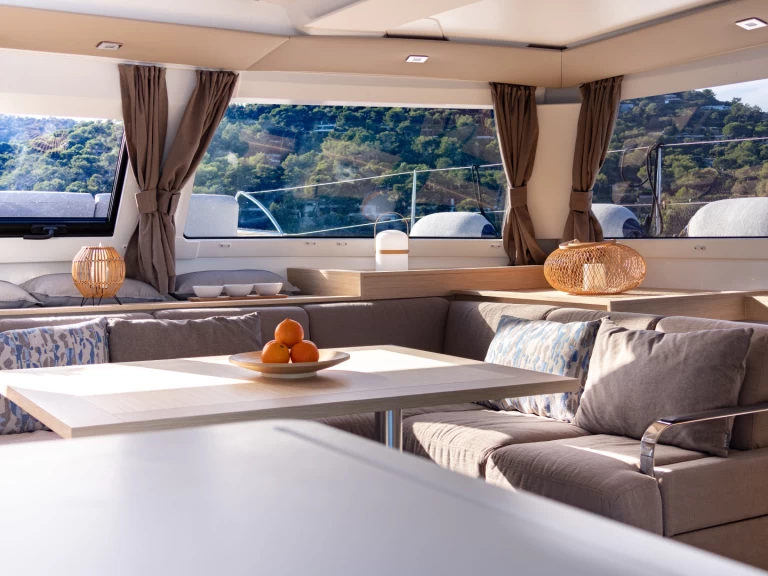 Wynajem Katamaran Fountaine Pajot z patentem 
