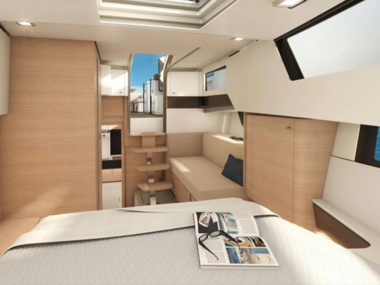 Fjord 41 XL między profesjonalistami a osobami prywatnymi w Port de Saint Tropez