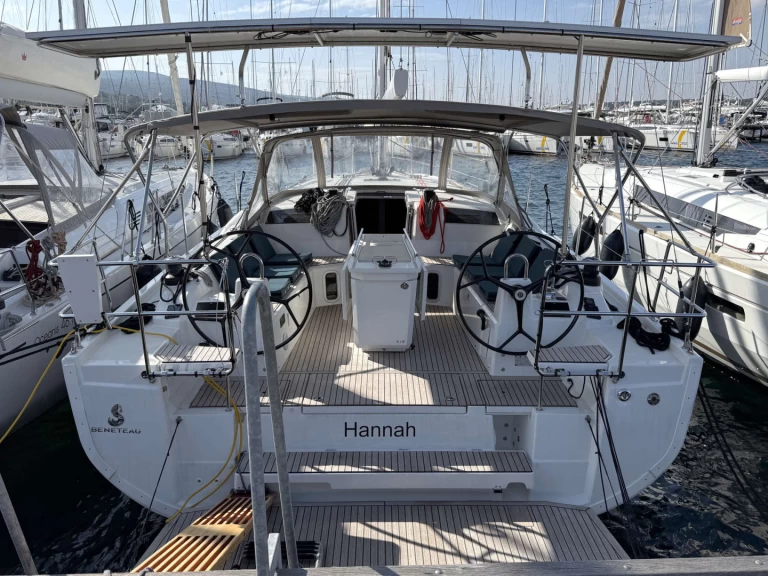 Wynajem Żaglowiec Bénéteau z patentem 