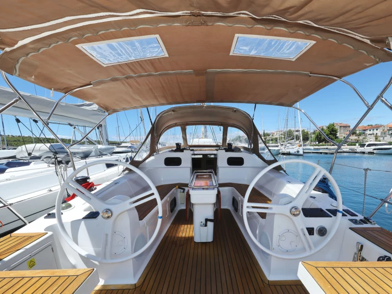 Elan Impression 45 między profesjonalistami a osobami prywatnymi w Sibenik