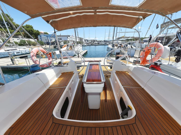 Wynajmij Elan Impression 45 w Sibenik