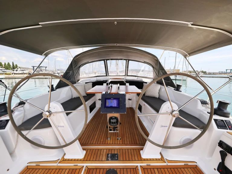 Wynajmij Hanse Hanse 418 w Donji Seget