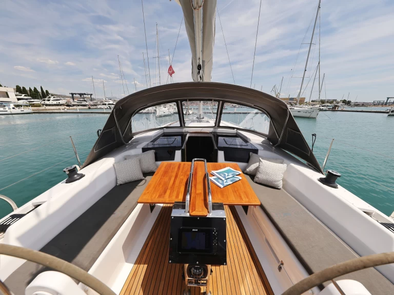 Wynajem łodzi Donji Seget tanio Hanse 418