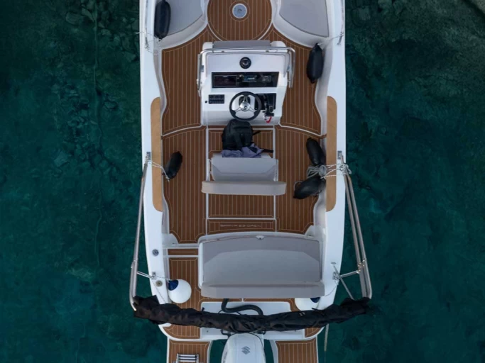 Motorówka do wynajmu w Sibenik w najlepszej cenie