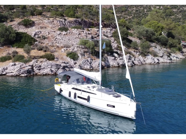 Wynajmij Żaglowiec z lub bez skippera Bénéteau w Alimos