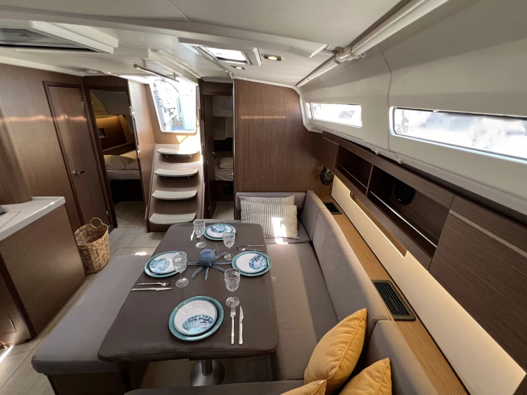 Wynajem Żaglowiec Bénéteau z patentem 