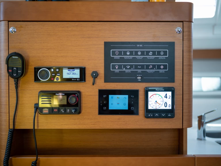 Jeanneau Sun Odyssey 490[G] między profesjonalistami a osobami prywatnymi w Alimos