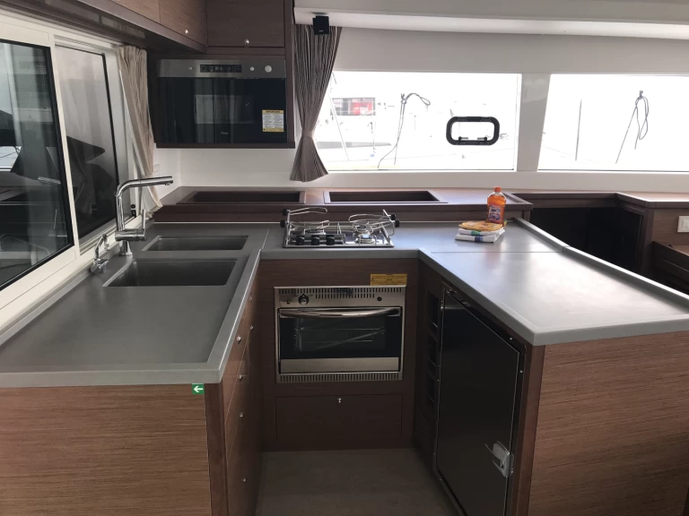 Katamaran do wynajmu w Cugnana Verde w najlepszej cenie