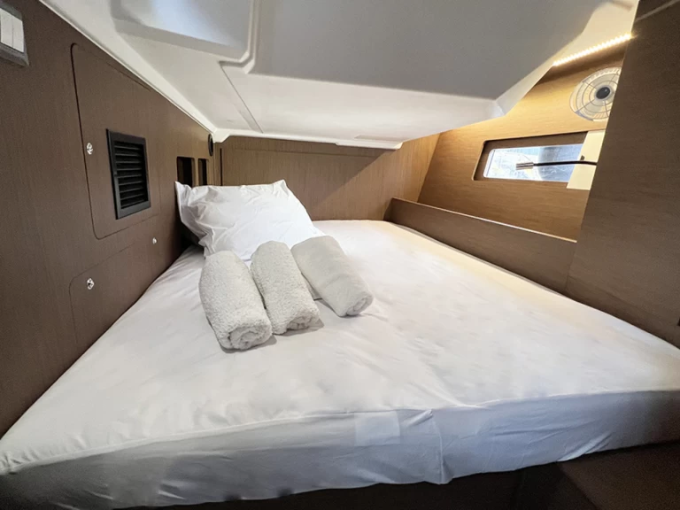 Żaglowiec do wynajmu w Alimos w najlepszej cenie