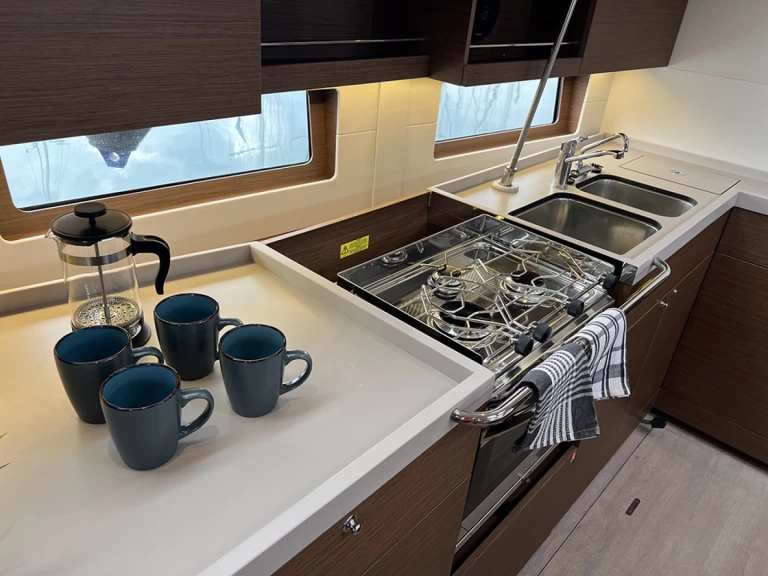 Wynajem Żaglowiec Bénéteau z patentem 