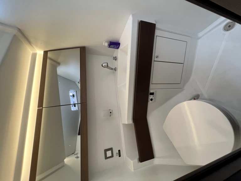 Bénéteau Oceanis 46.1 między profesjonalistami a osobami prywatnymi w Alimos