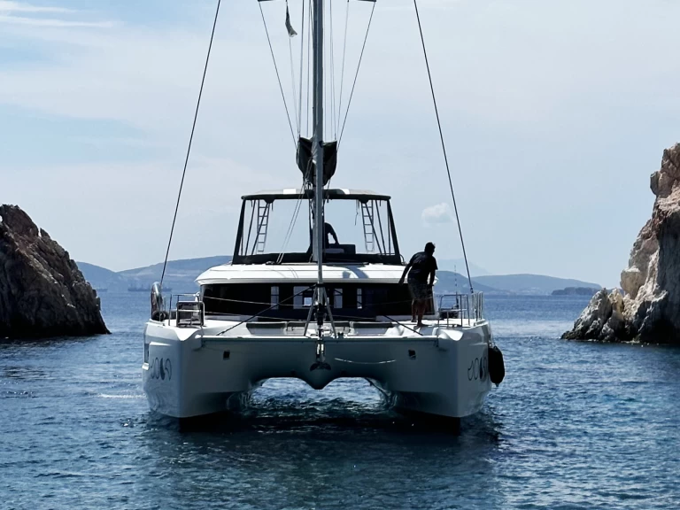 Wynajmij Katamaran z lub bez skippera Lagoon w Alimos