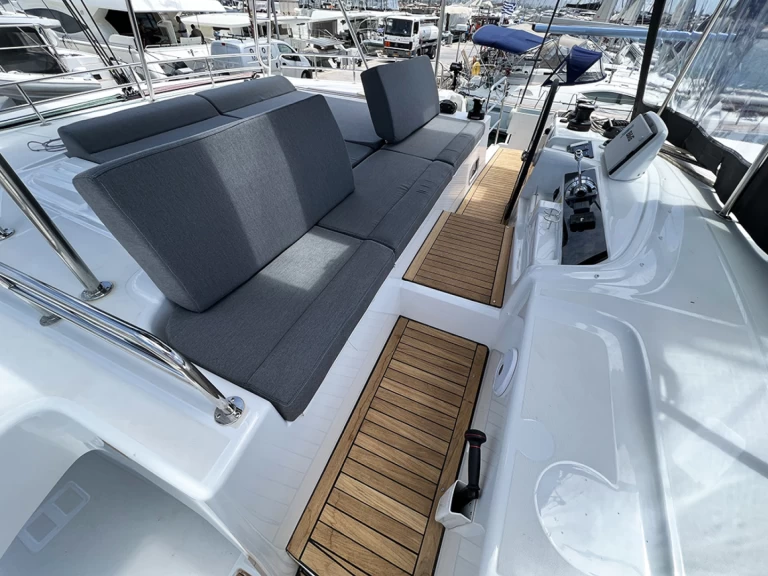 Wynajem łodzi Lagoon Lagoon 46 w Alimos na SamBoat 