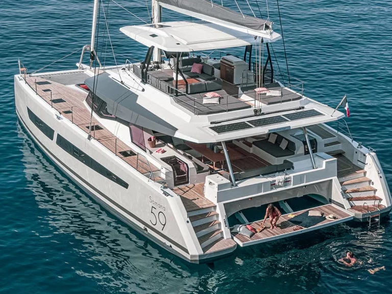 Wynajem Katamaran Fountaine Pajot z patentem 