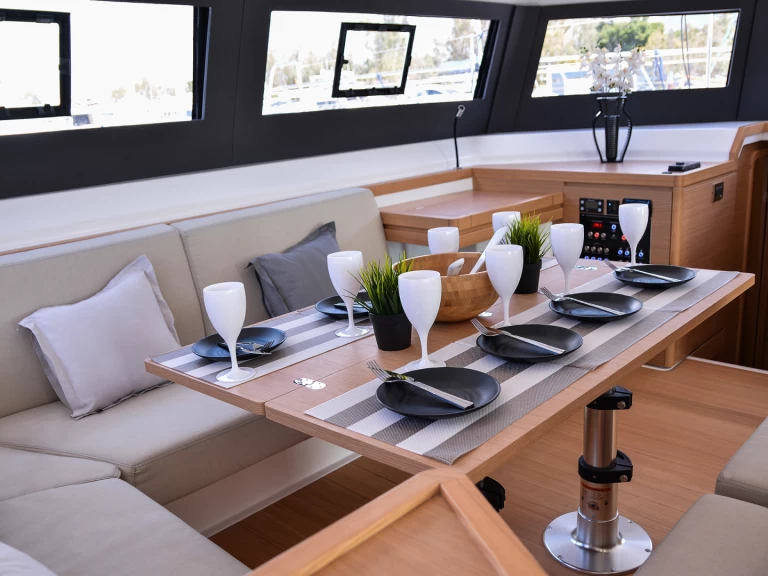 Wynajmij Dufour Dufour Catamarans 48 Sail w Alimos