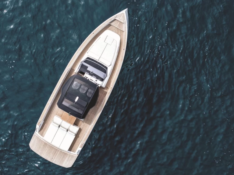 Motorówka do wynajmu w Port de Saint Tropez w najlepszej cenie