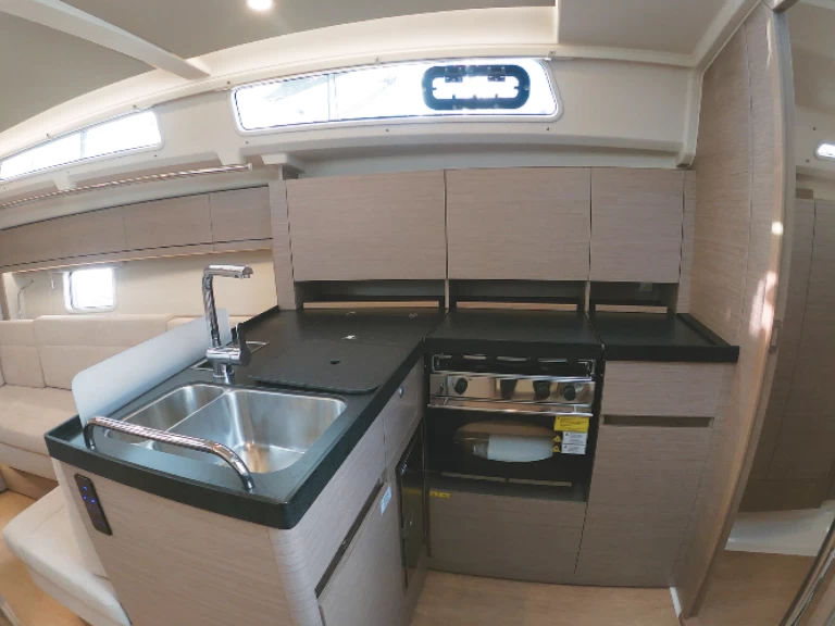 Wynajmij 69 HANSE 418 w Hyeres