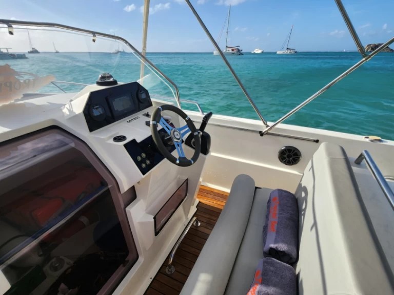 Wynajem Motorówka Pacific Craft z patentem 