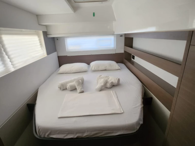 Wynajem Katamaran Leopard Catamarans / Robertson & Caine z patentem 