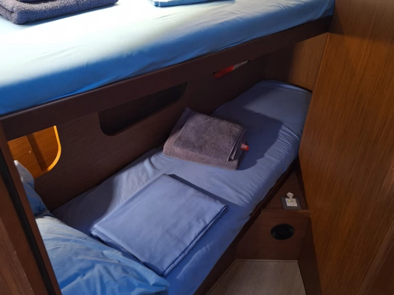 Wynajem łodzi Procida tanio Oceanis 40.1