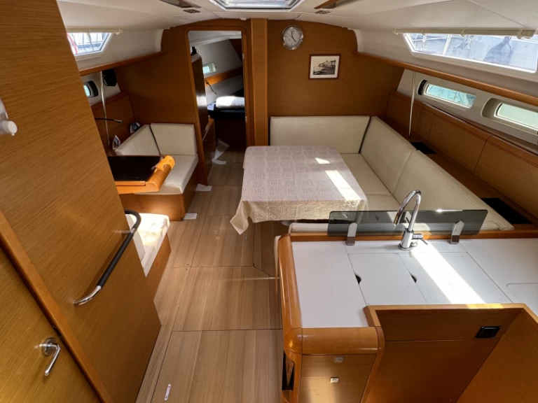 Wynajmij Żaglowiec z lub bez skippera Jeanneau w Procida