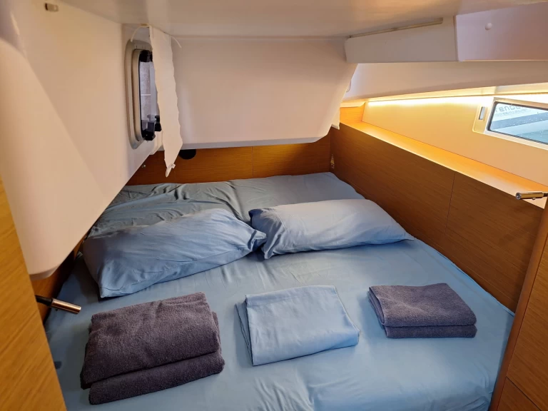 Wynajmij Żaglowiec z lub bez skippera Jeanneau w Furnari