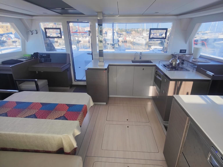 Wynajem Katamaran Leopard Catamarans / Robertson & Caine z patentem 