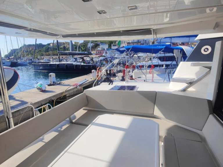 Leopard Catamarans / Robertson & Caine Leopard 42 - 4 cab. między profesjonalistami a osobami prywatnymi w Procida