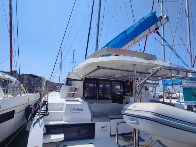 Wynajem w Procida- Leopard Catamarans / Robertson & Caine Leopard 42 - 4 cab. na SamBoat