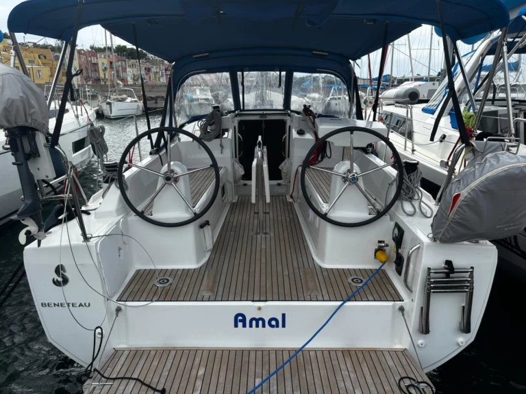 Żaglowiec do wynajmu w Procida w najlepszej cenie