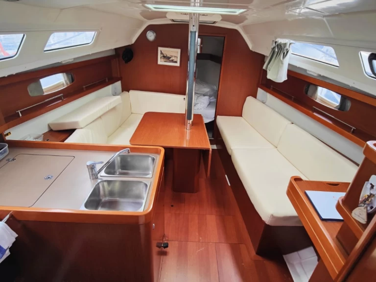 Wynajem łodzi Procida tanio Oceanis 31