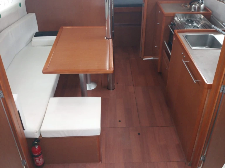 Wynajem łodzi Cannigione tanio Oceanis 38