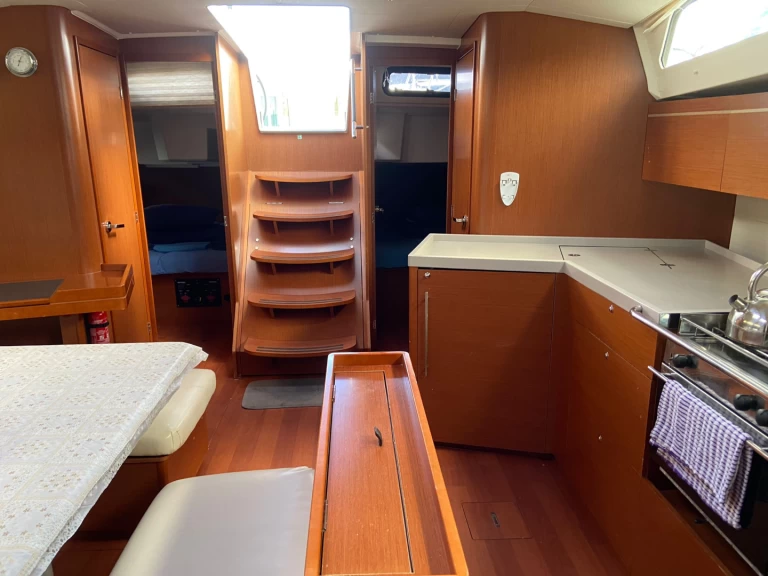 Wynajmij Żaglowiec z lub bez skippera Bénéteau w Procida