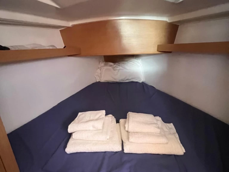 Wynajmij Jeanneau Sun Odyssey 319 w Cannigione