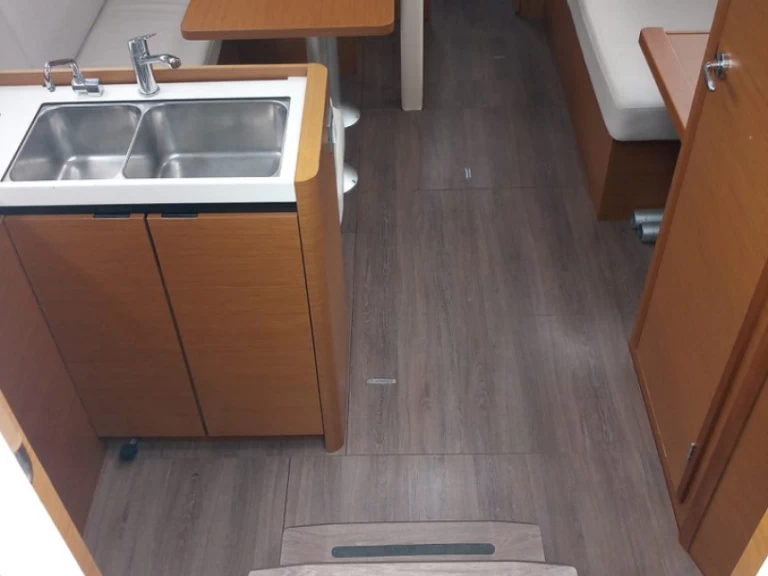 Wynajem łodzi Jeanneau Sun Odyssey 380 w Cannigione na SamBoat 