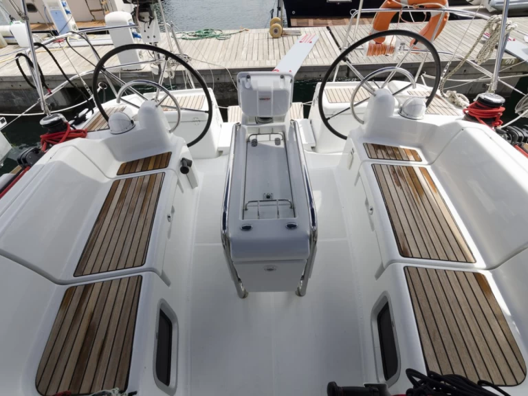 Wynajem łodzi Procida tanio Sun Odyssey 409