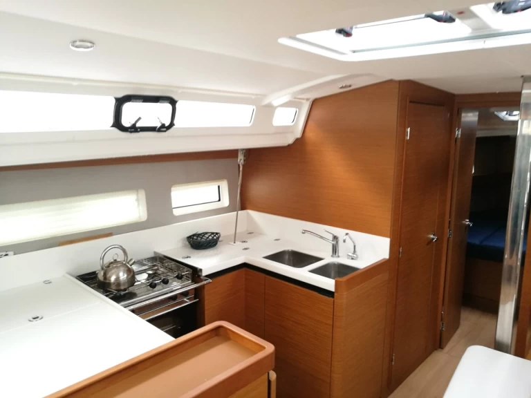 Wynajmij Jeanneau Sun Odyssey 440 w Furnari
