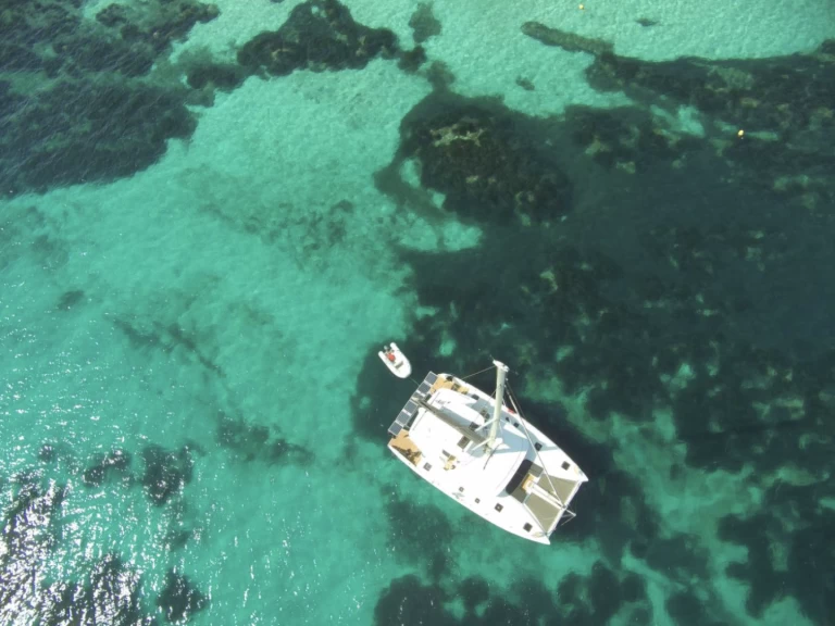Wynajmij Katamaran z lub bez skippera Lagoon w Figari