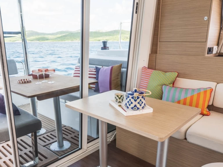 Wynajmij Katamaran z lub bez skippera Lagoon w Figari