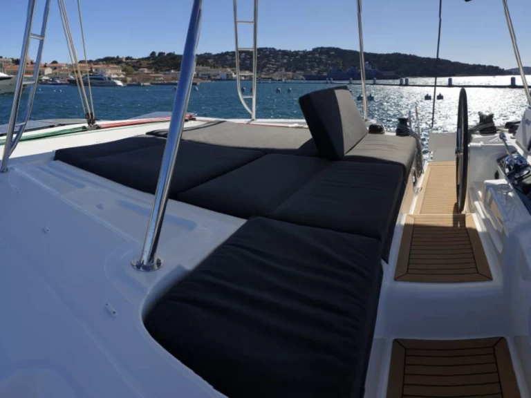 Wynajmij Katamaran z lub bez skippera Lagoon w Figari