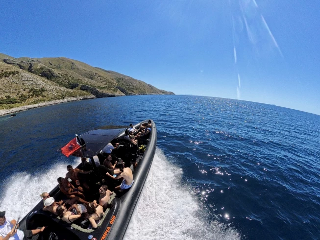 Wynajmij Łódż półsztywna z lub bez skippera Olympia Boat  w Vlorë